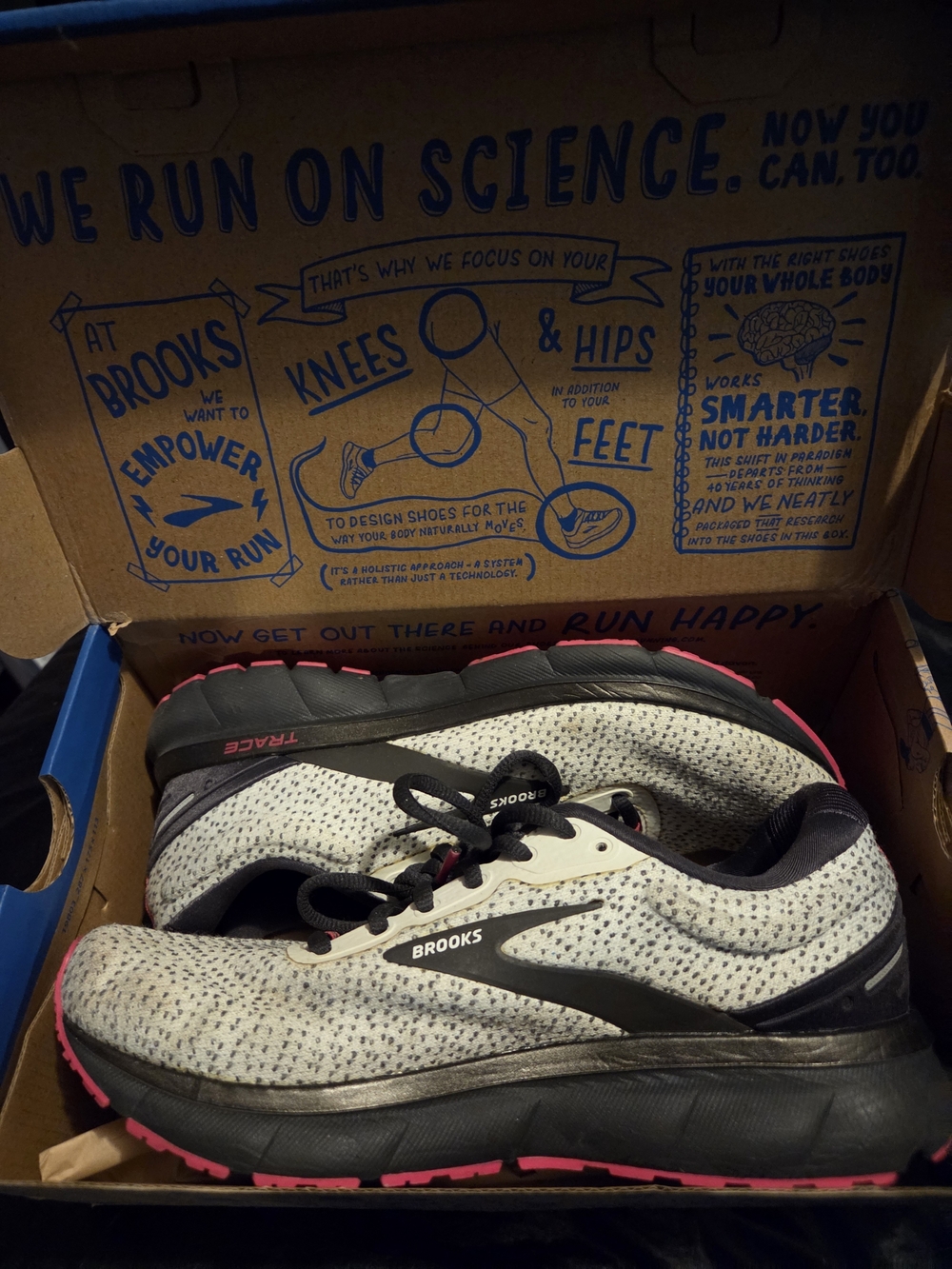 Brooks TRACE Women’s White, Black and Pink Running Sneakers 8.5